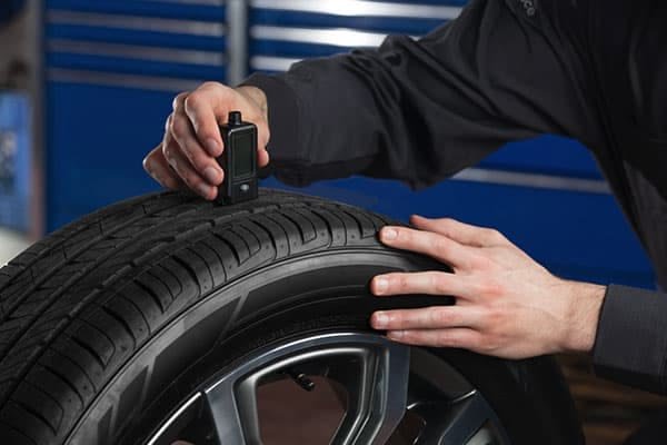 24/7 emergency tyre replacement service at the roadside