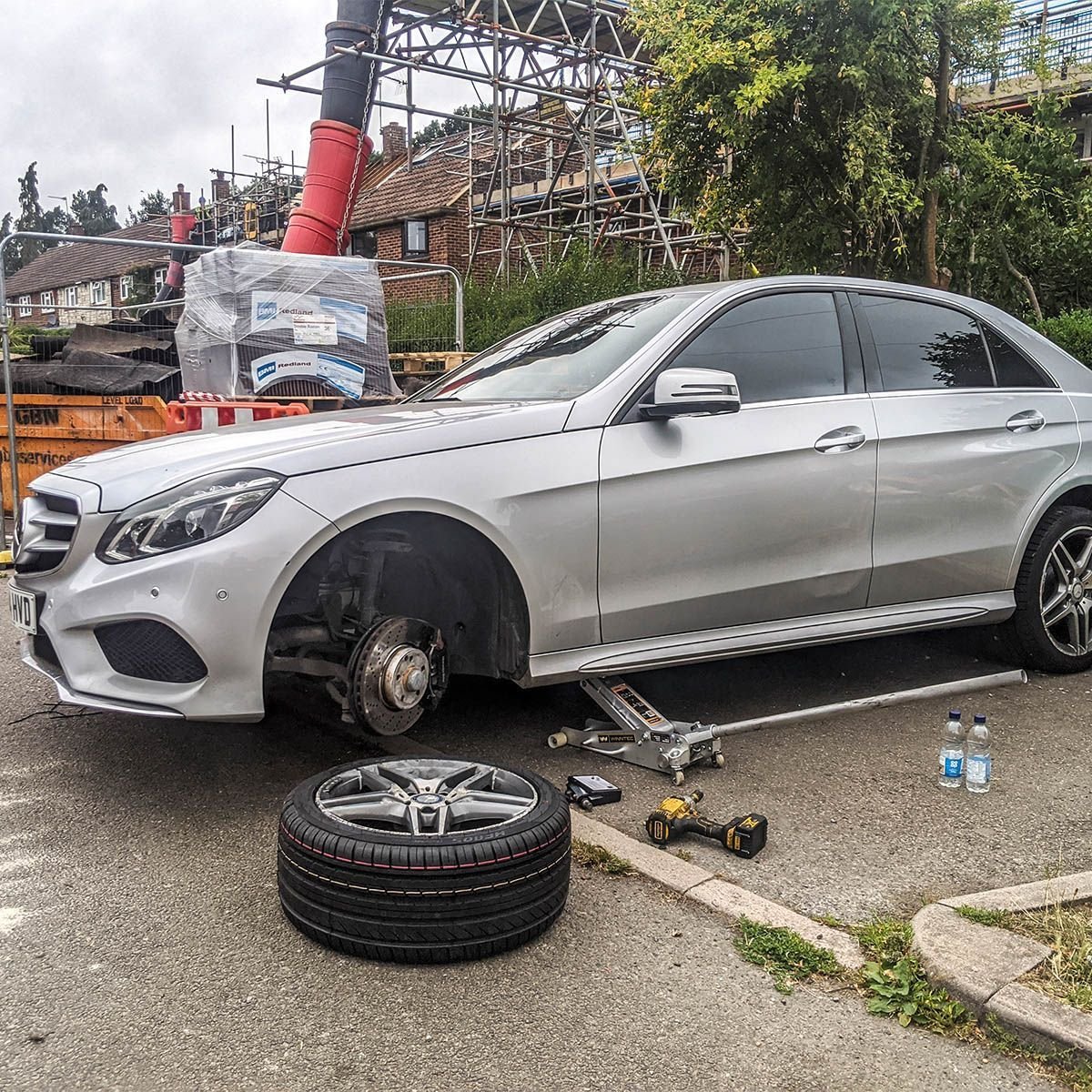 Same-day emergency tyre replacement service