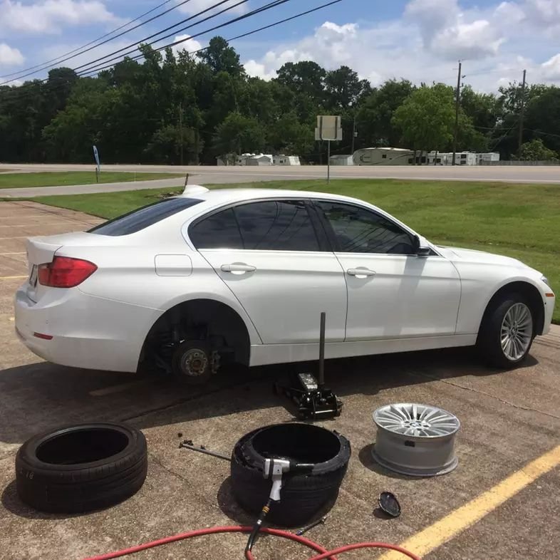 Affordable emergency tyre replacement